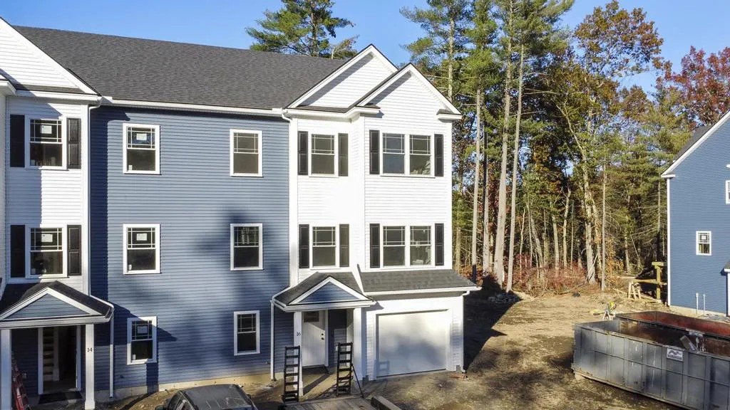 Multi Family Developers Chelmsford MA- Two Tone Siding